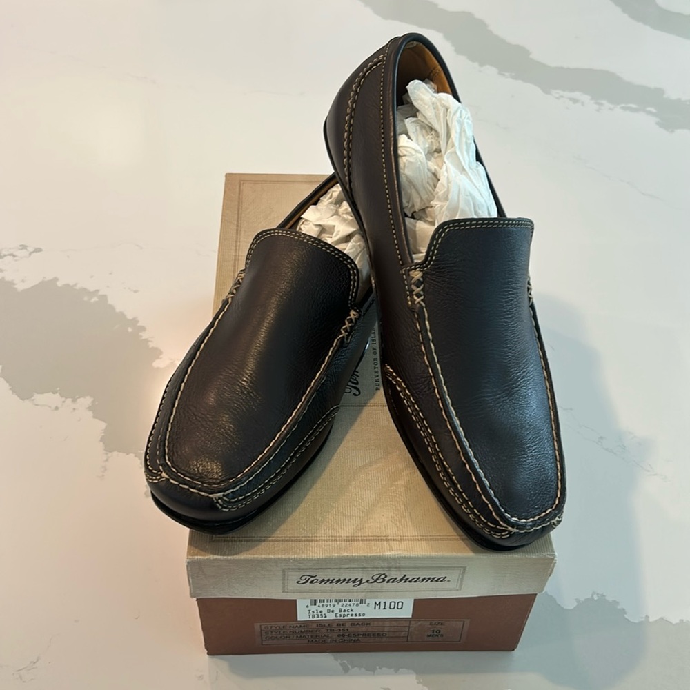 NEW TOMMY BAHAMA MENS BROWN LOAFERS- SIZE 10